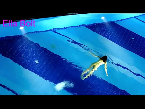 ❤️ මට නැරඹීම නැවැත්විය නොහැක, තරුණ රන්වන්තිය ELLA BOLT නිවාඩු නිකේතනයේ තටාකයේ නිරුවතින් පිහිනීමට හසු විය ❤ නිකම් කාමුක si.sexeey.ru ❌❤